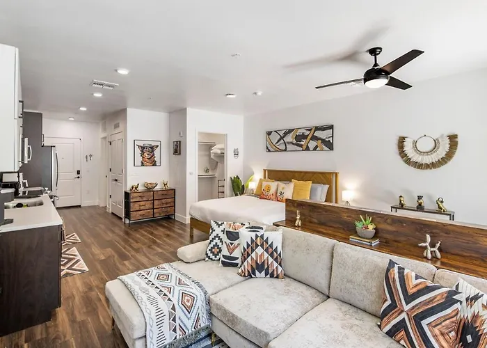 Apartment Escape To Poolside Bohemian Desert King Bed *